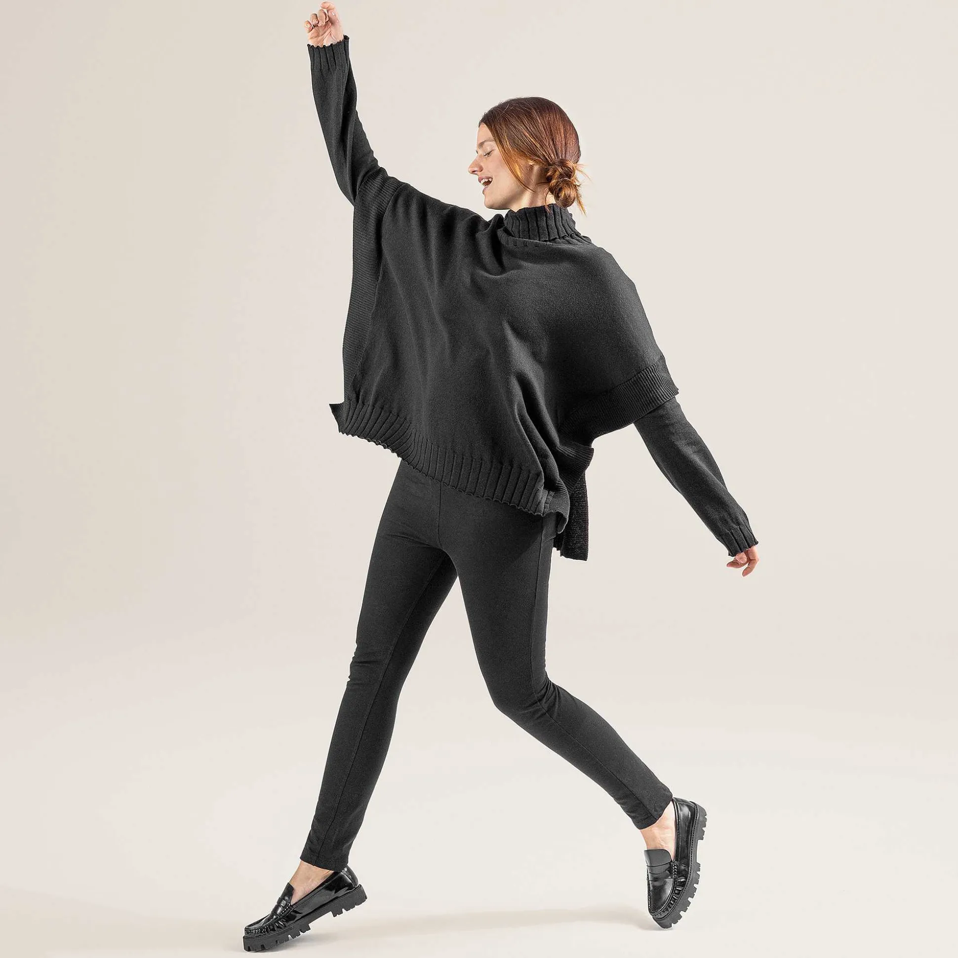 LIVING CRAFTS Paisley - Poncho Schwarz Shop