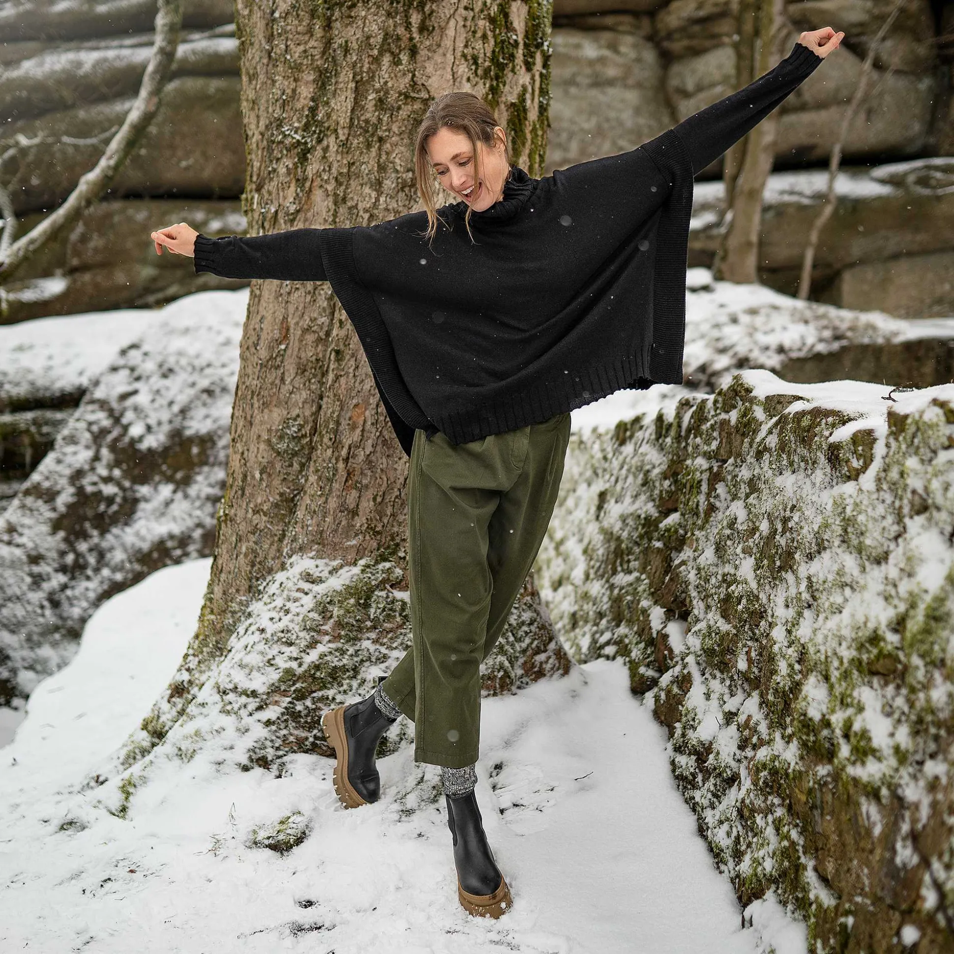 LIVING CRAFTS Paisley - Poncho Schwarz Shop